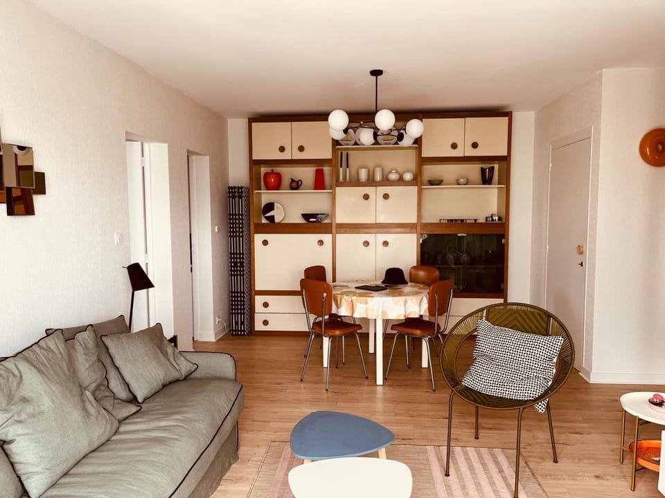 Champs de mars Appartement 1 chambre proche centre ville, balcon et parking Apartment in La Rochelle