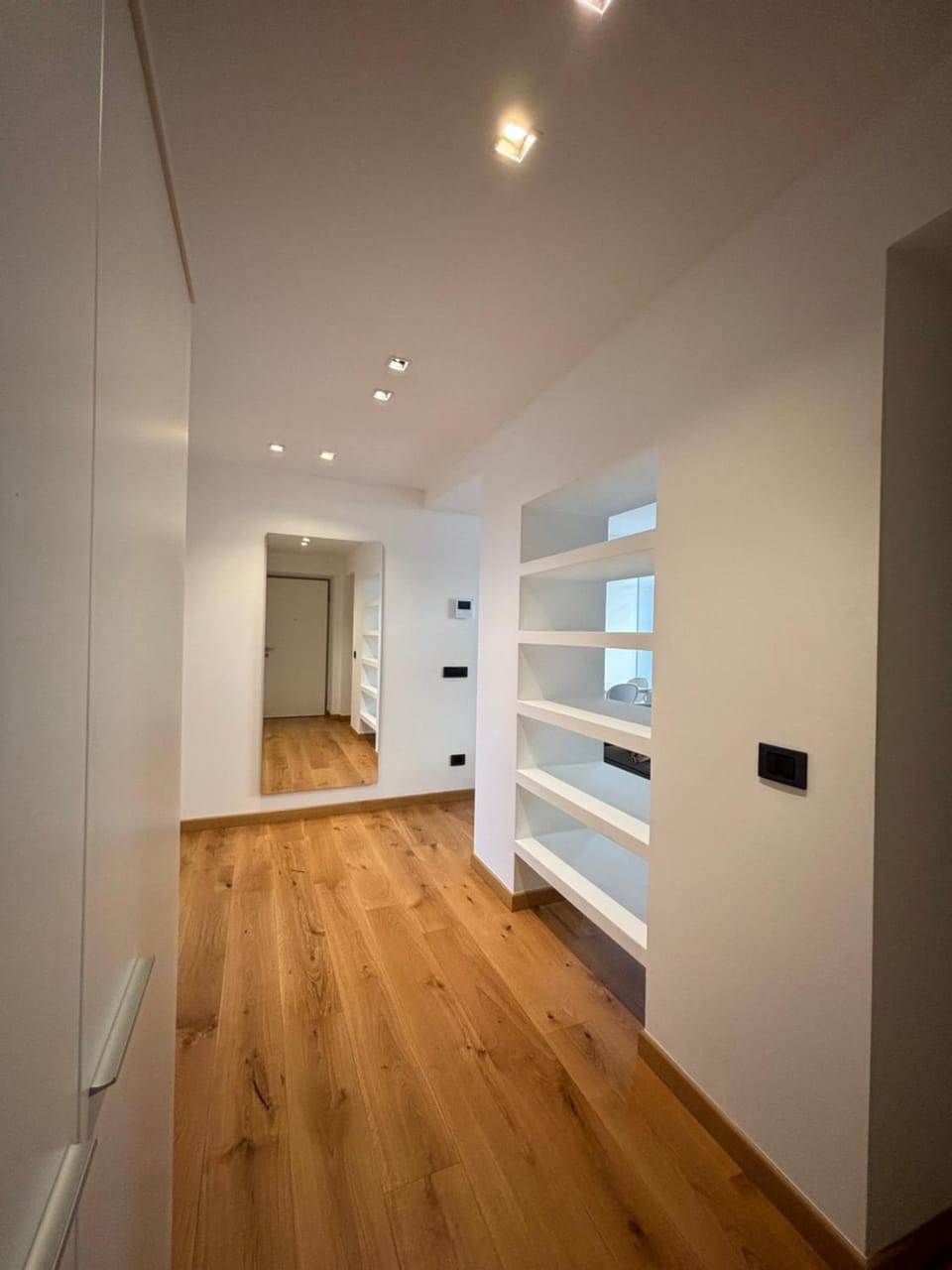 Facade/entrance, wardrobe