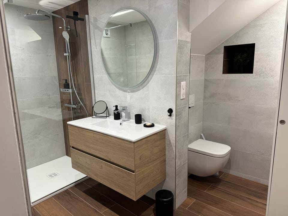 Shower, Toilet, Bathroom