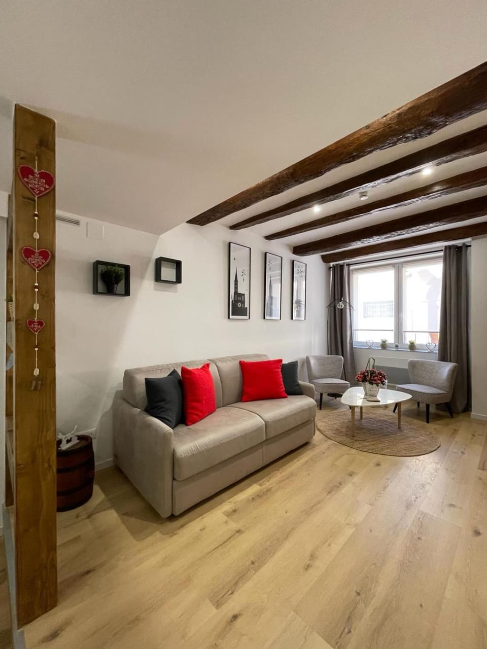 Living room, Seating area