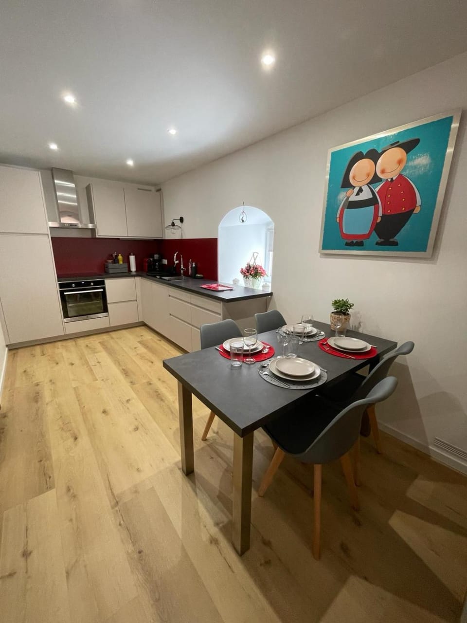 Kitchen or kitchenette, Dining area, stove