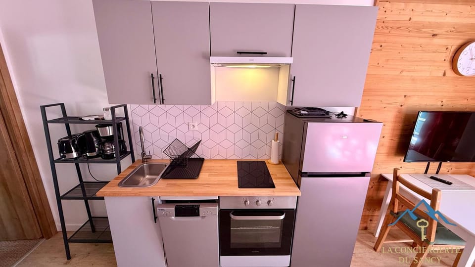 Kitchen or kitchenette, Dining area, oven, stove, toaster