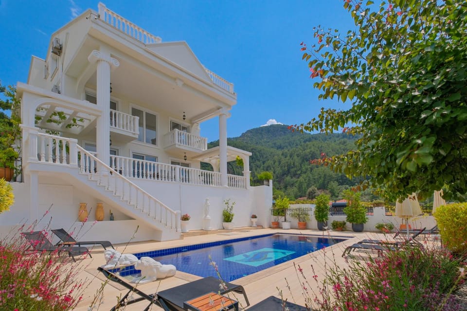 Property building, Mountain view, Swimming pool, sunbed