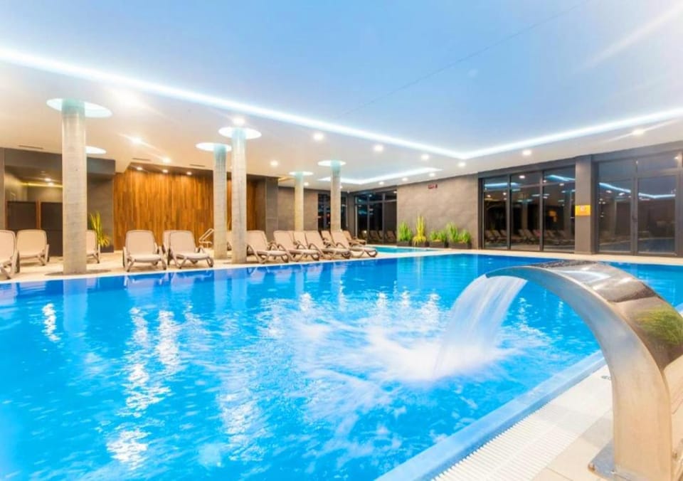 Pool view, Swimming pool, sunbed