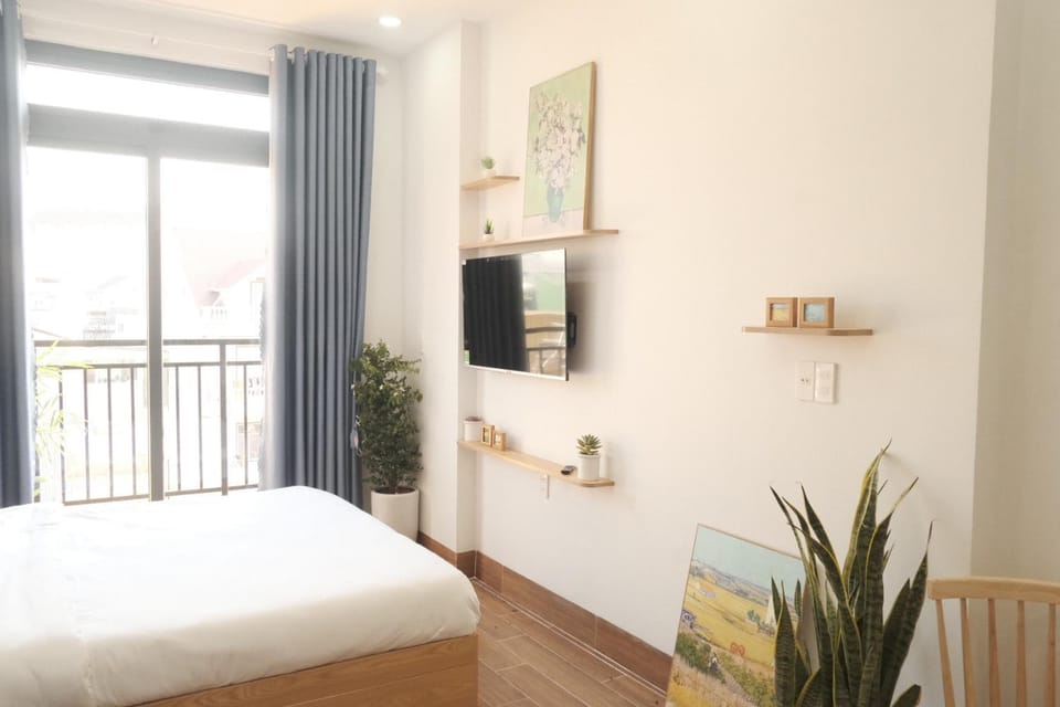 Bed, TV and multimedia, Photo of the whole room, Bedroom