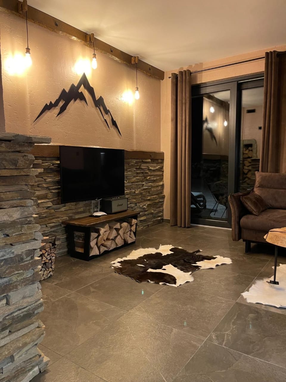 TV and multimedia, Living room, Seating area