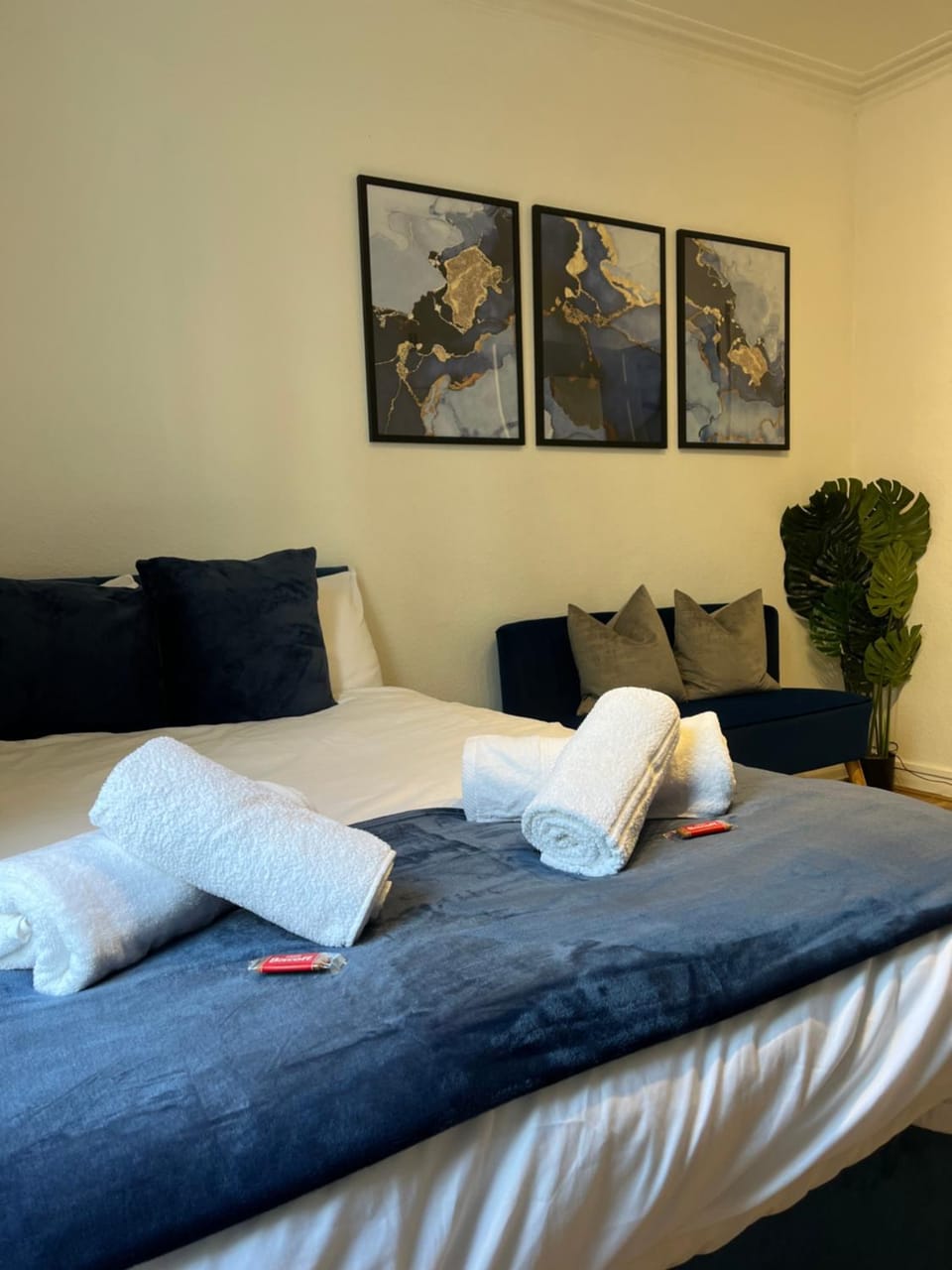 Seating area, Bedroom