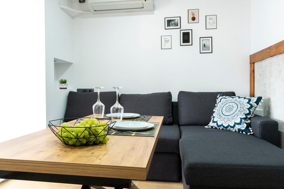 Living room, Seating area, Dining area, air conditioner