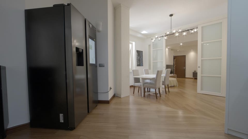 Kitchen or kitchenette, Seating area, Dining area