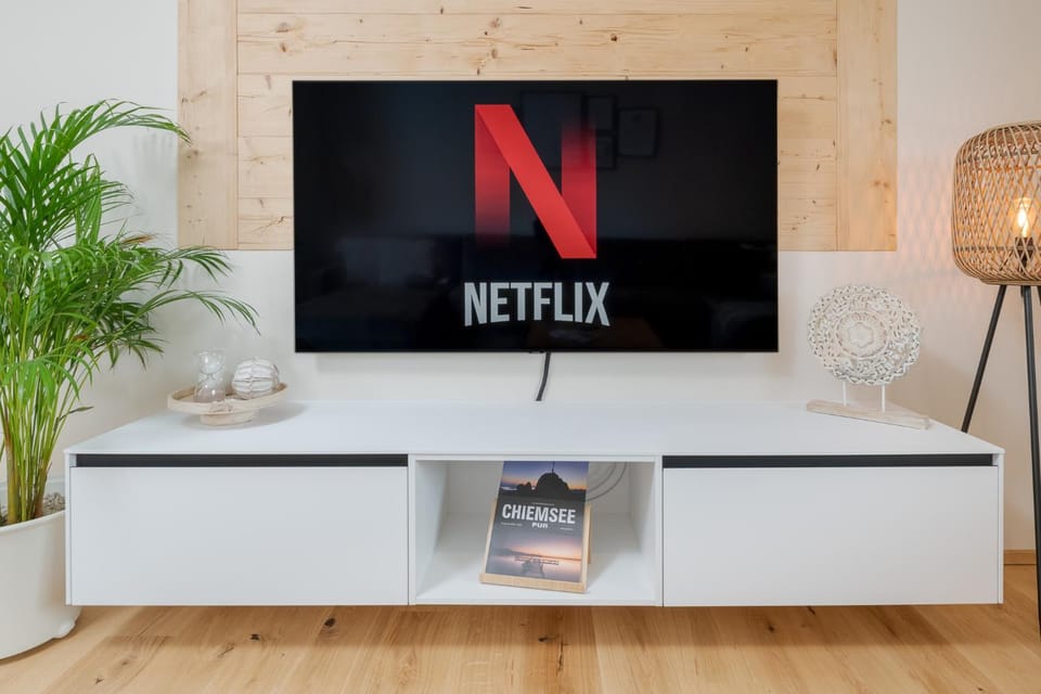 TV and multimedia, Living room, Evening entertainment