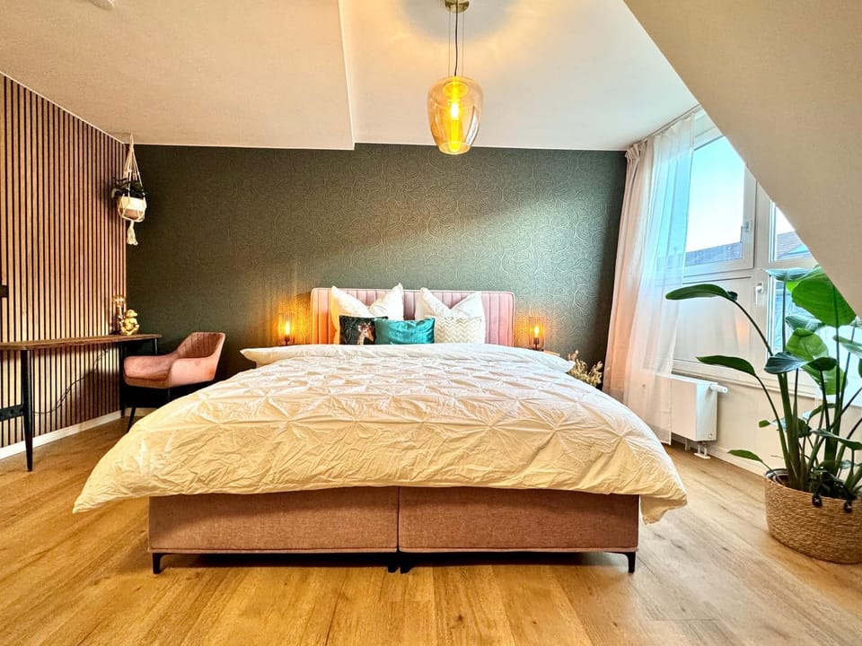 Bed, Photo of the whole room, Bedroom