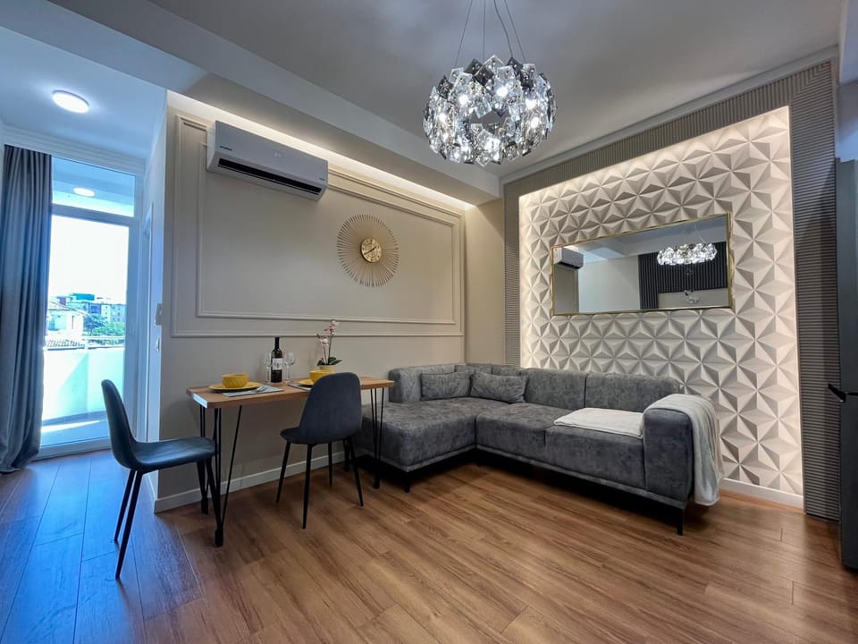 Living room, Dining area, air conditioner
