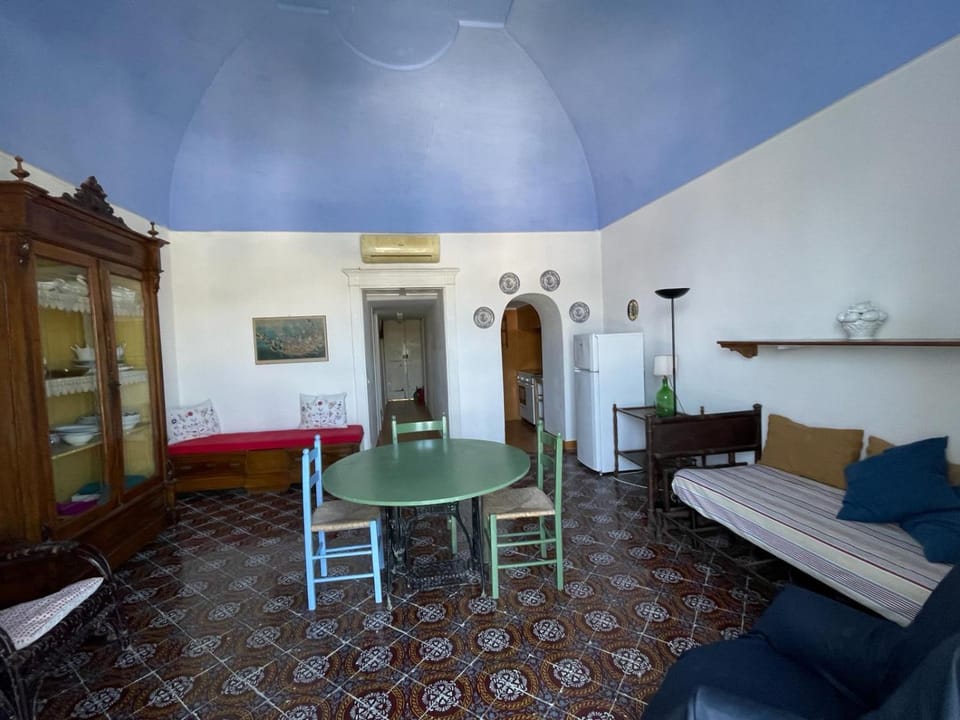 Living room, Photo of the whole room, Seating area, Dining area, Bedroom