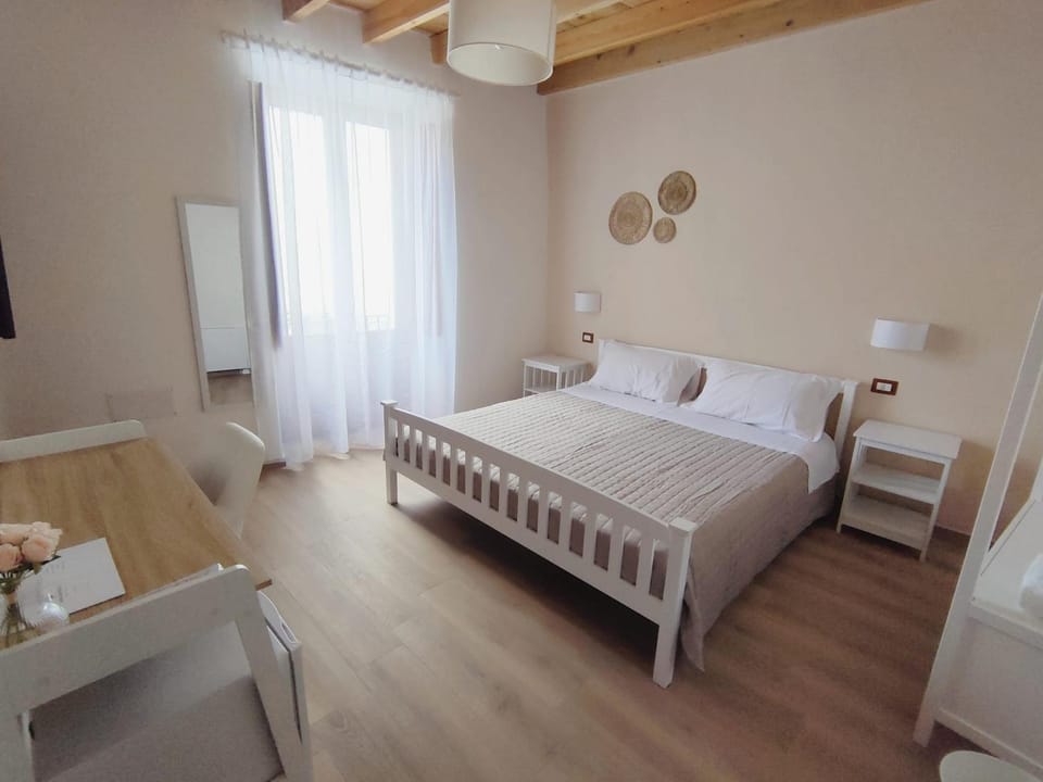 Bed, Kitchen or kitchenette, Photo of the whole room