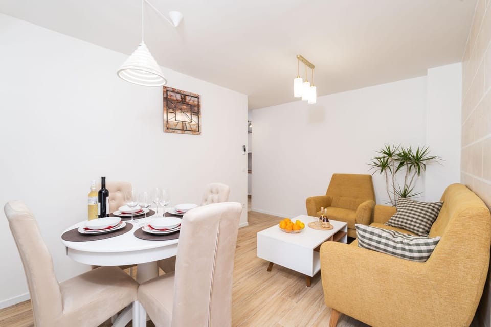 Living room, Seating area, Dining area