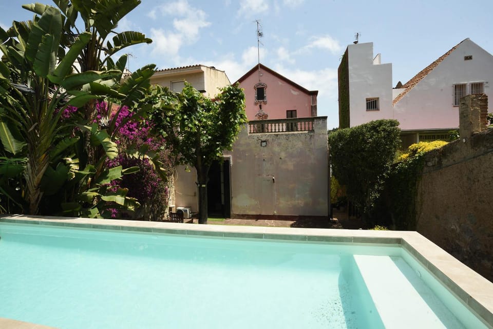Property building, Day, Garden, Garden view, Pool view