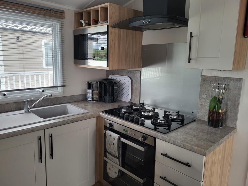 Coffee/tea facilities, Kitchen or kitchenette, minibar, pet friendly, stove
