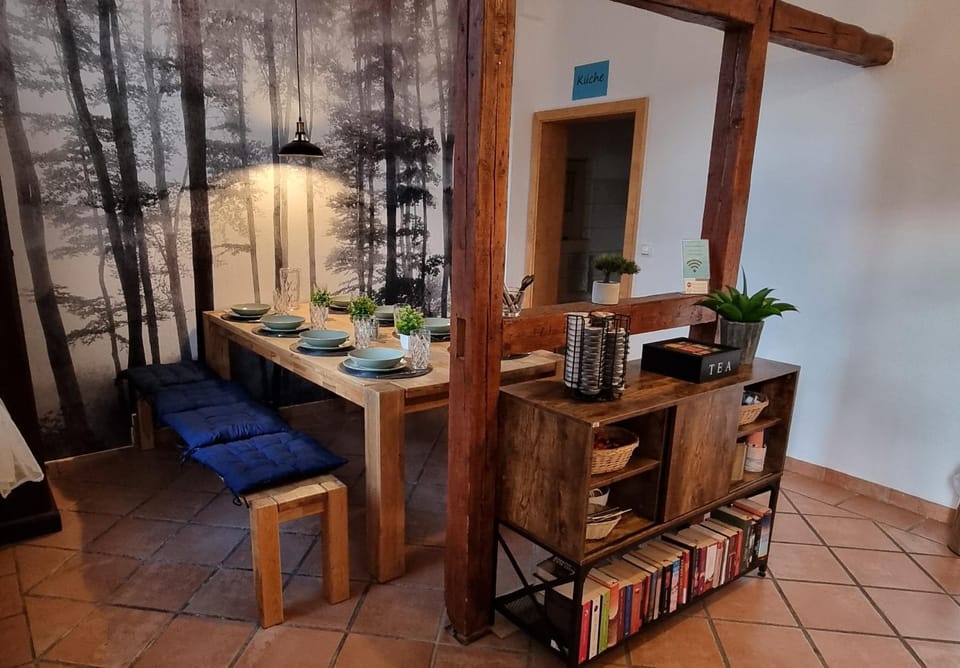 Library, Coffee/tea facilities, Living room, Decorative detail, Seating area, Dining area
