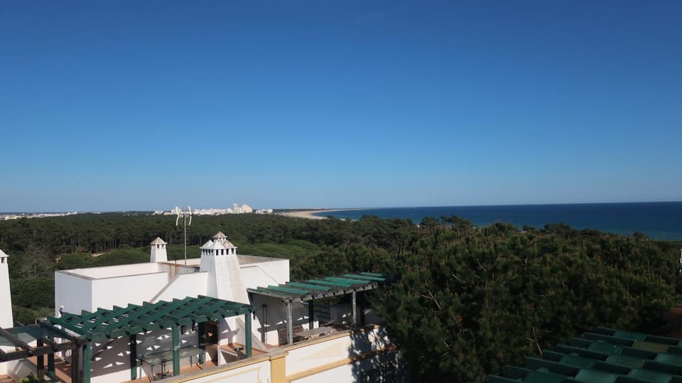 Casa Bambu, Paraiso na Terra House in Faro District