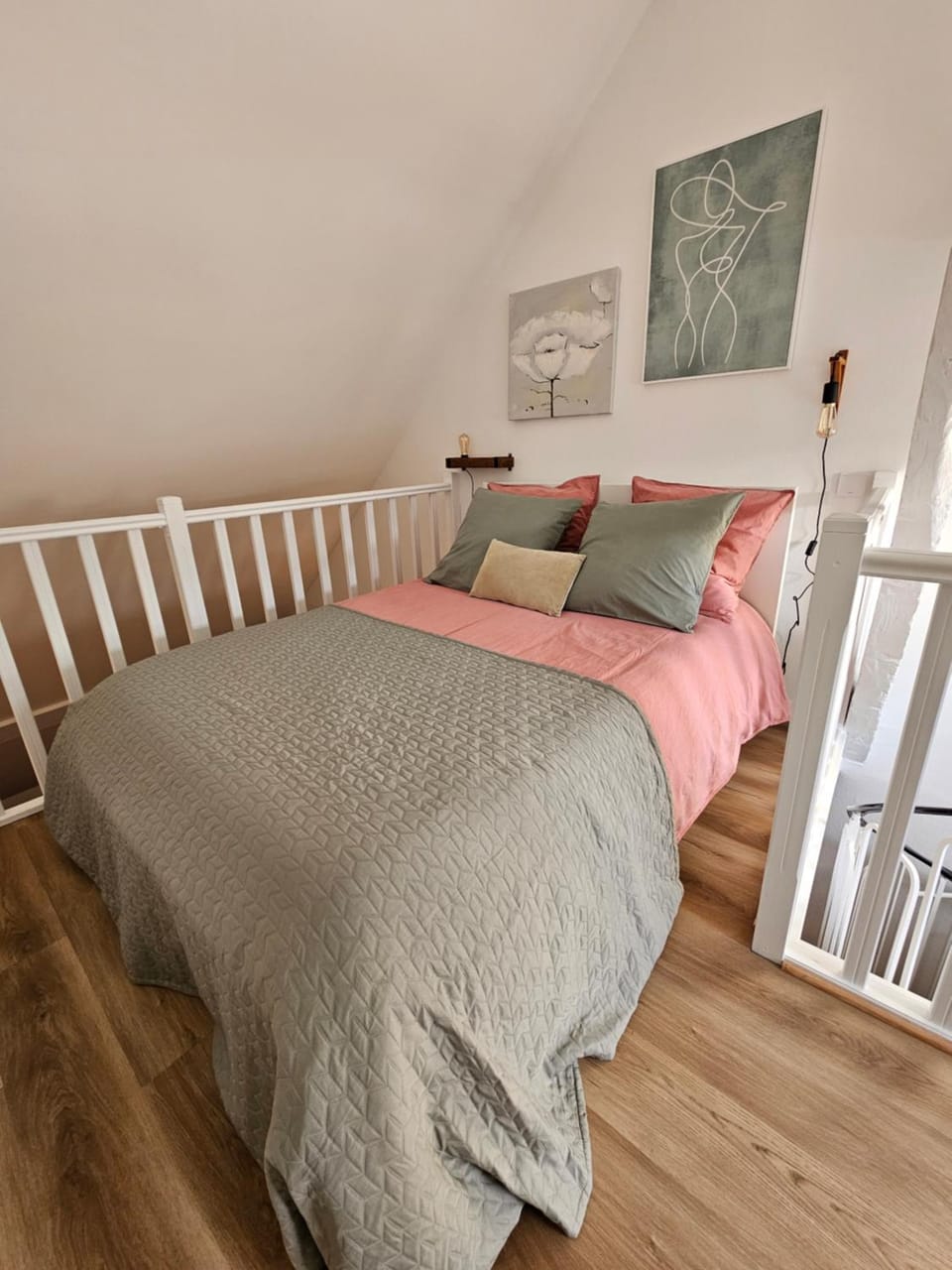 Photo of the whole room, Bedroom