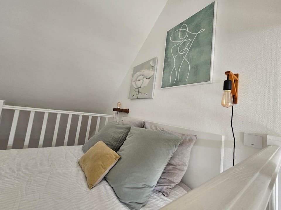 Bed, Night, Photo of the whole room, Bedroom