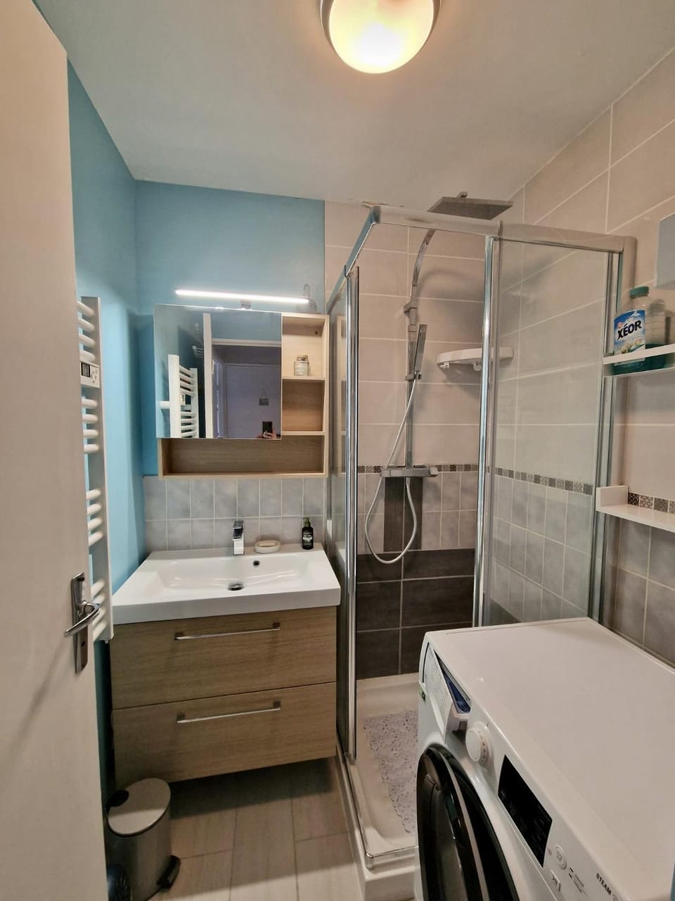 Shower, washing machine