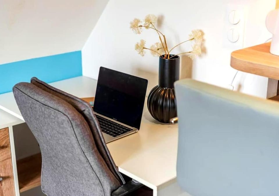 TV and multimedia, Living room, Seating area, Dining area, internet, internet