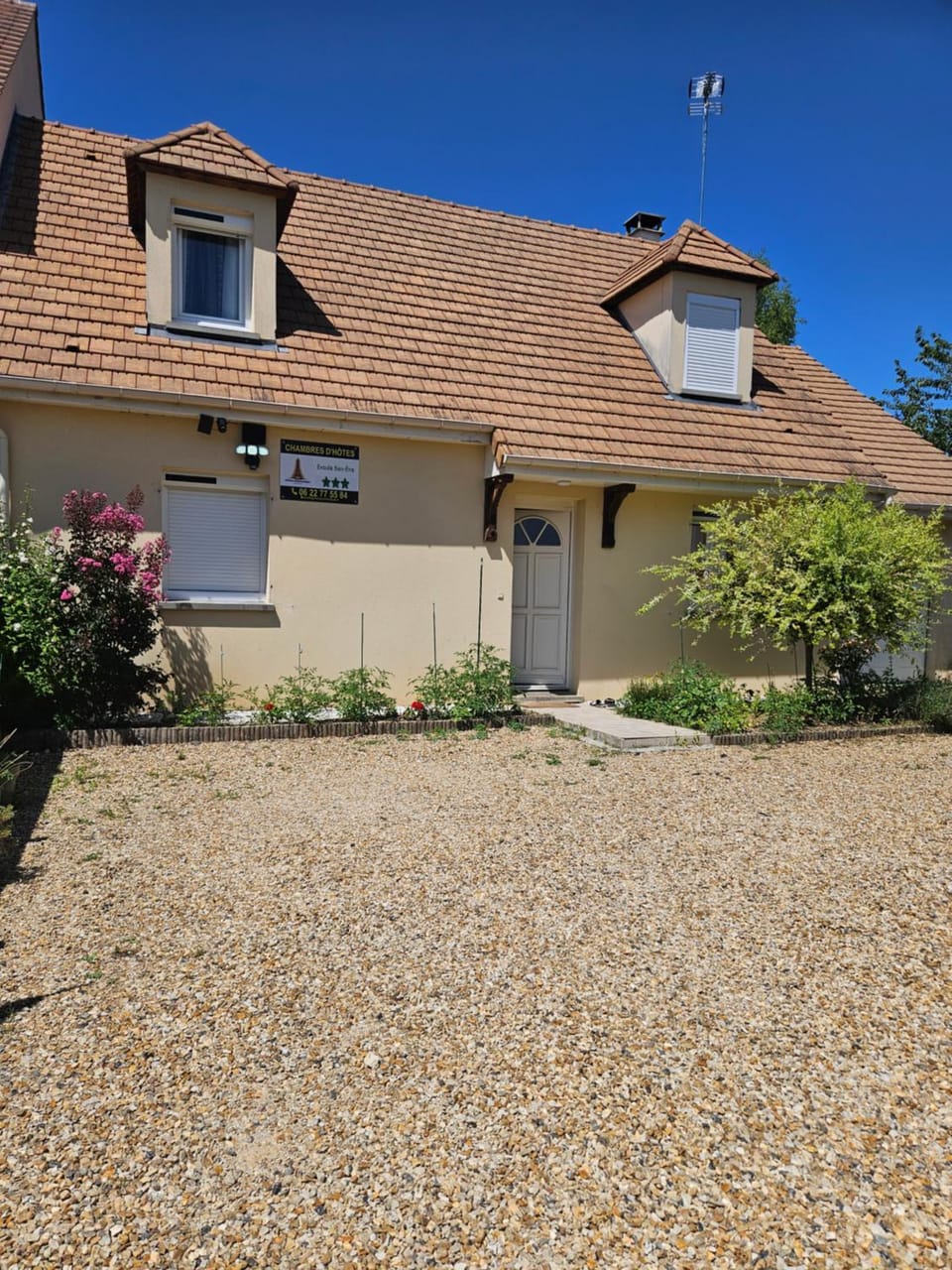 Property building, Garden, Garden, Garden view, Parking