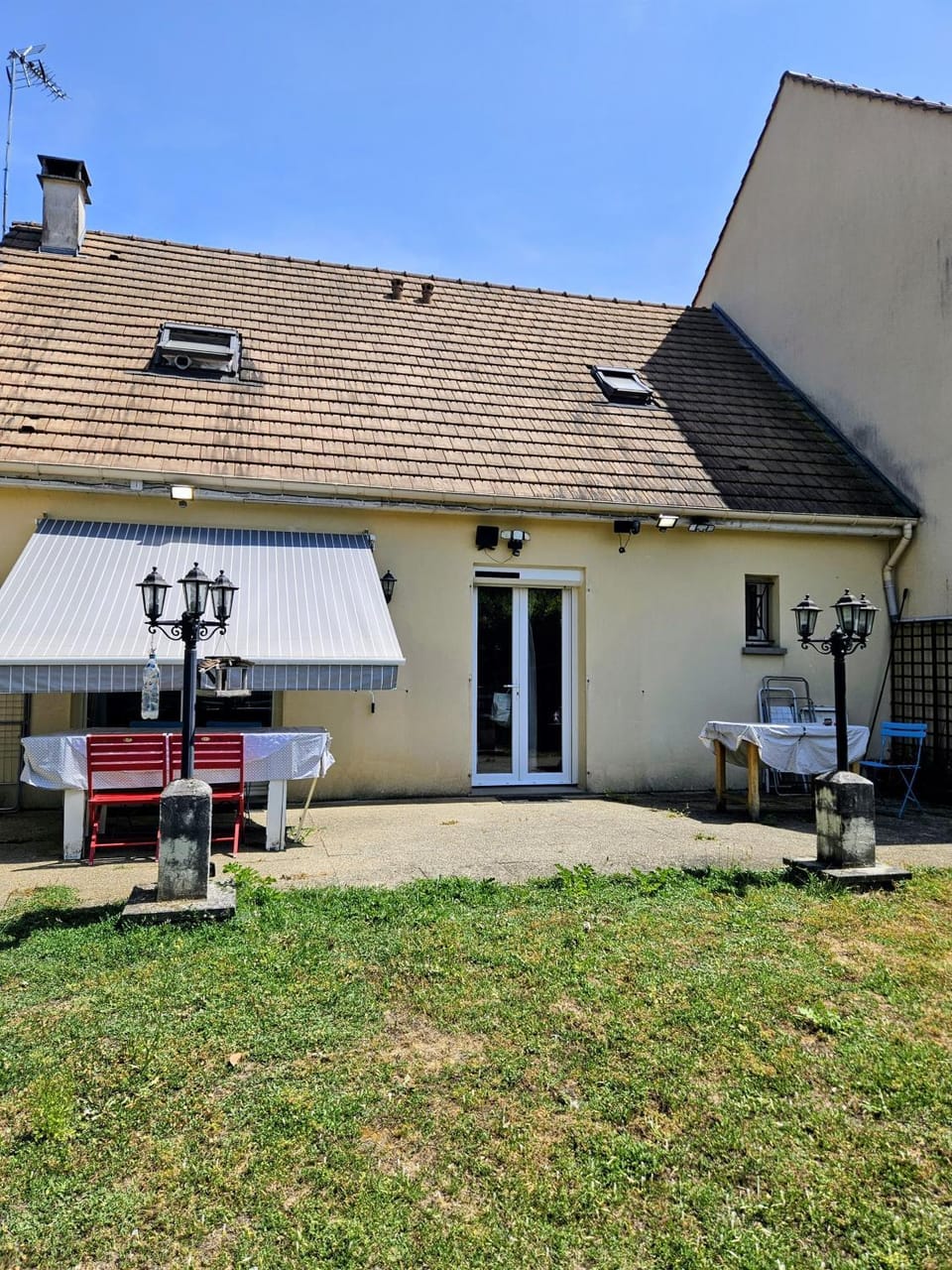 Property building, Patio, Spring, Day, BBQ facilities, Garden, Garden, Balcony/Terrace, Garden view