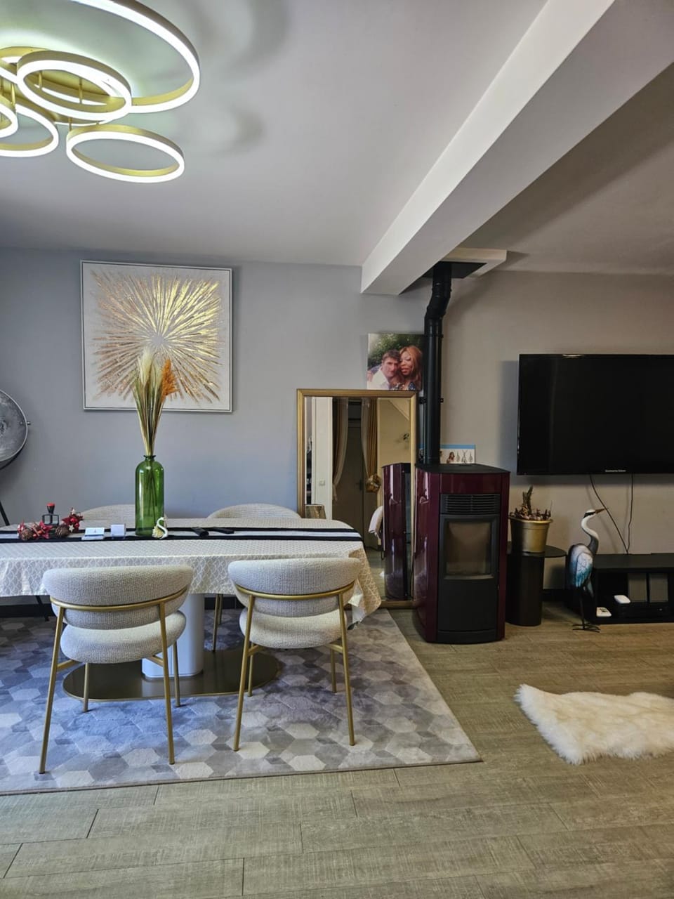 Communal lounge/ TV room, Living room, Dining area, fireplace