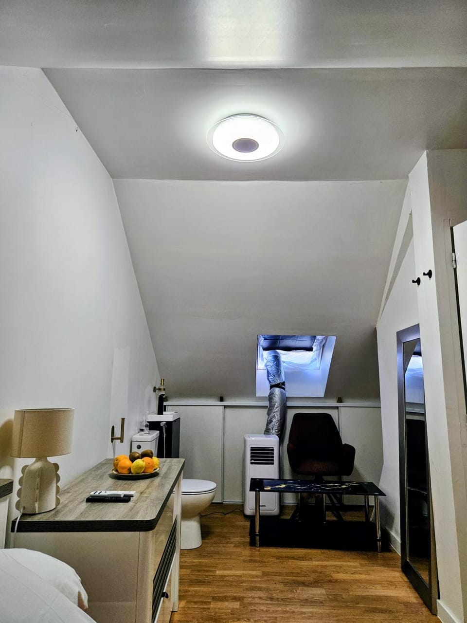 Photo of the whole room, Seating area, Bedroom
