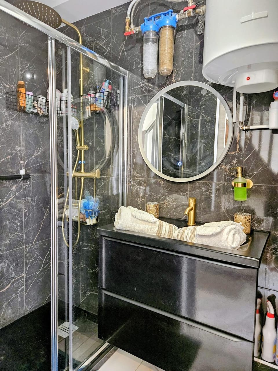 Shower, Bathroom, towels
