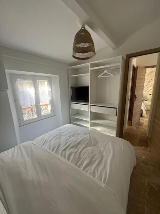 STRELIZIA - New central old Antibes for 4 AC Apartment in Antibes
