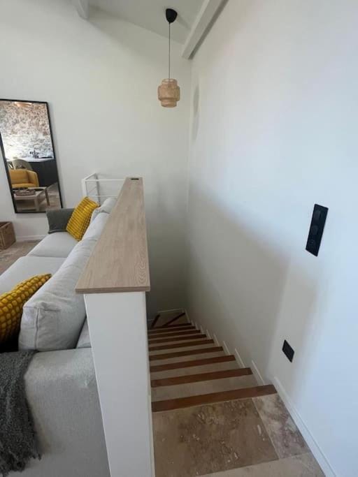 STRELIZIA - New central old Antibes for 4 AC Apartment in Antibes