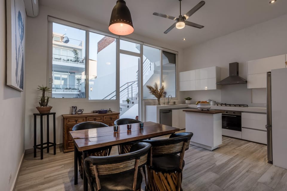 Dining area, kitchen