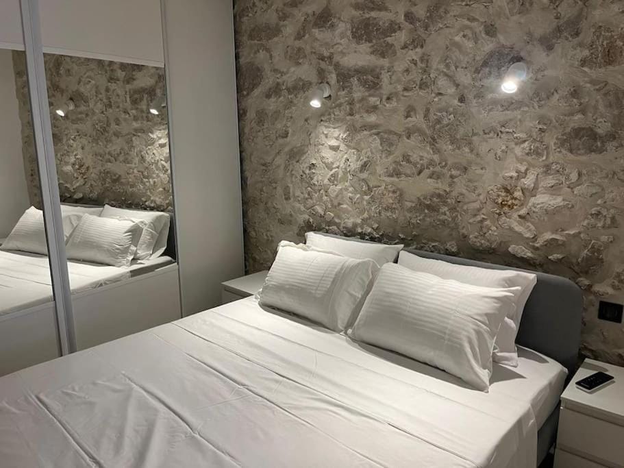 MORINGA - New unit for 2 AC close to beach Apartment in Antibes