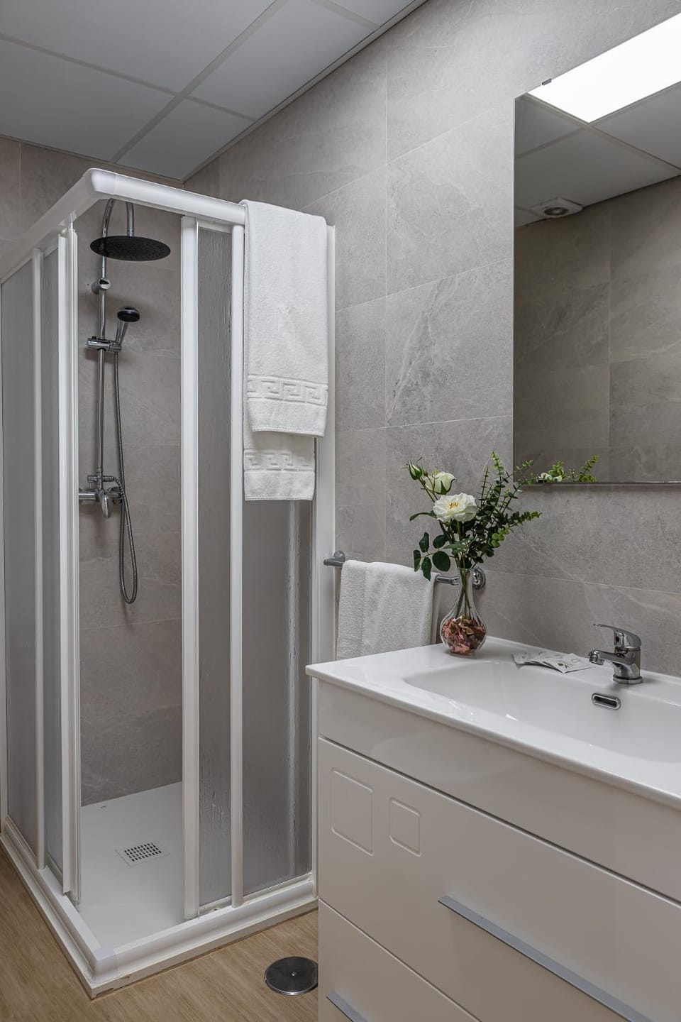 Shower, Bathroom, towels
