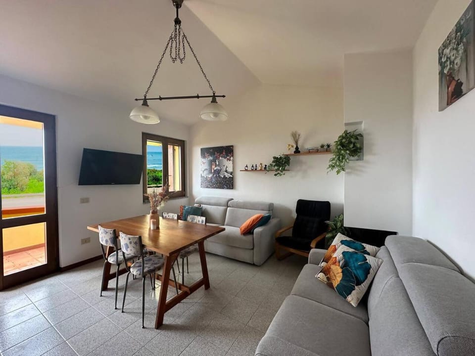 TV and multimedia, Living room, Seating area, Dining area, Evening entertainment