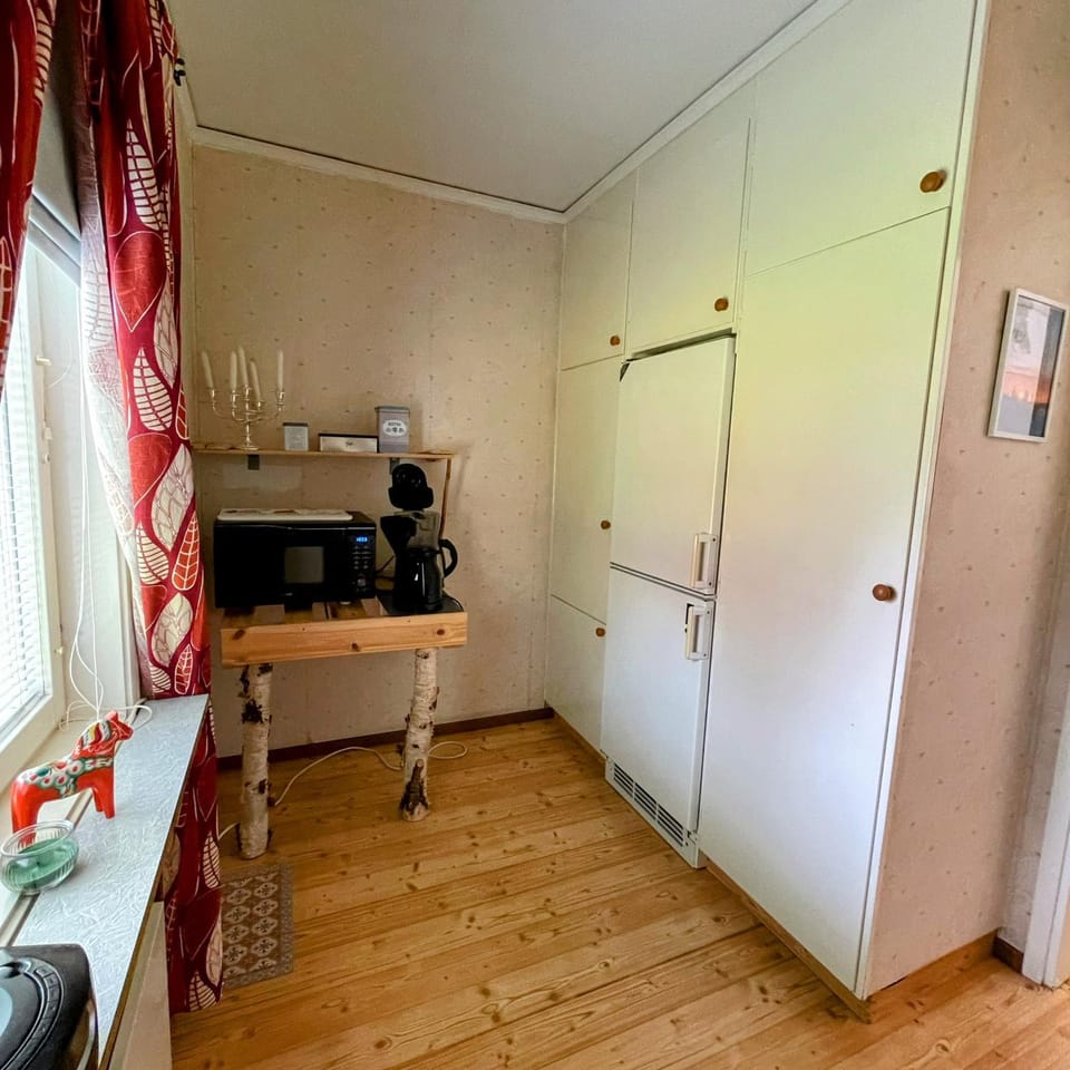 Coffee/tea facilities, microwave