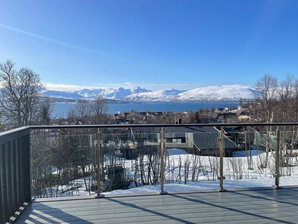 View (from property/room), Balcony/Terrace, Mountain view