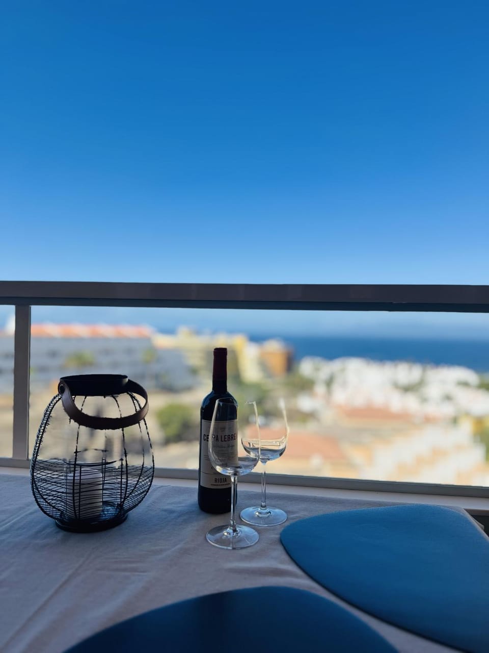 Day, Natural landscape, Balcony/Terrace, Food and drinks, Dining area, Sea view