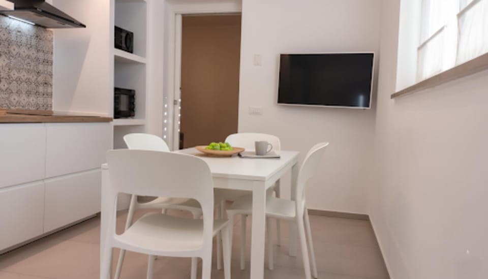 TV and multimedia, Kitchen or kitchenette, Dining area