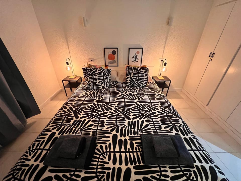 Bed, Photo of the whole room, Bedroom, wardrobe