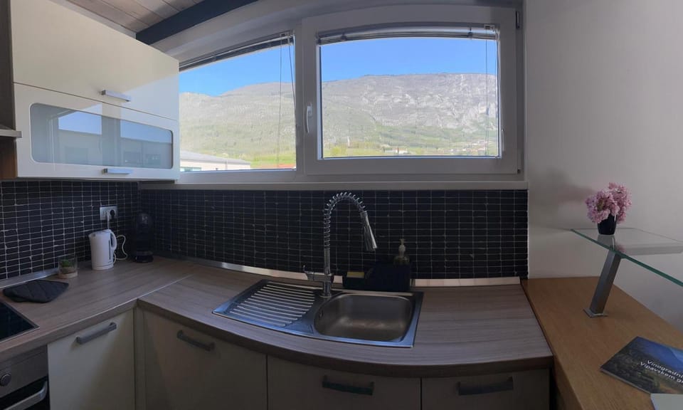 Kitchen or kitchenette, Mountain view