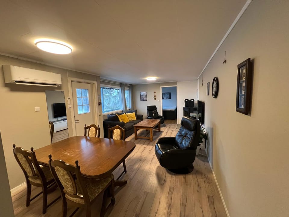 Communal lounge/ TV room, Living room, Dining area