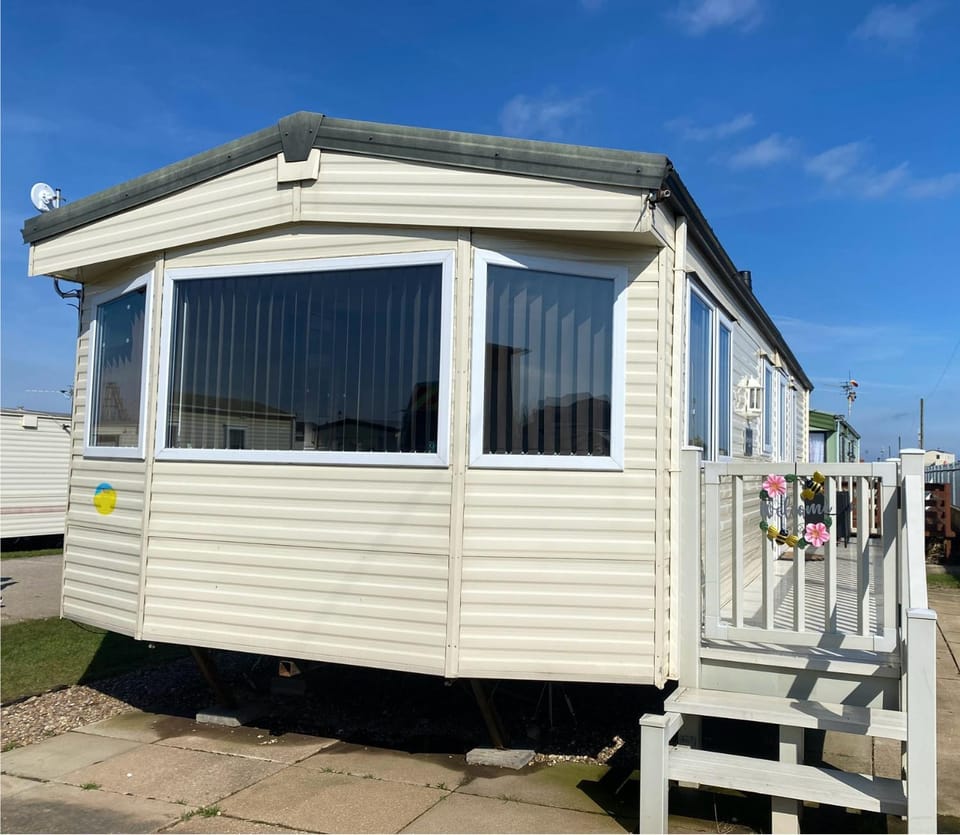 Property building, Balcony/Terrace, Parking