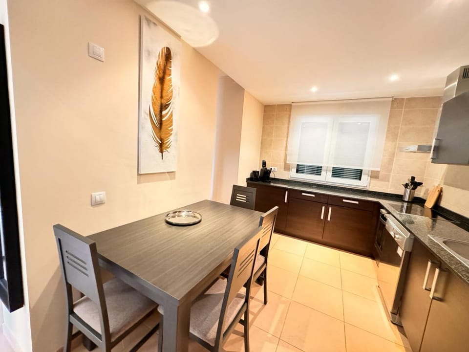 Kitchen or kitchenette, Seating area, Dining area, stove