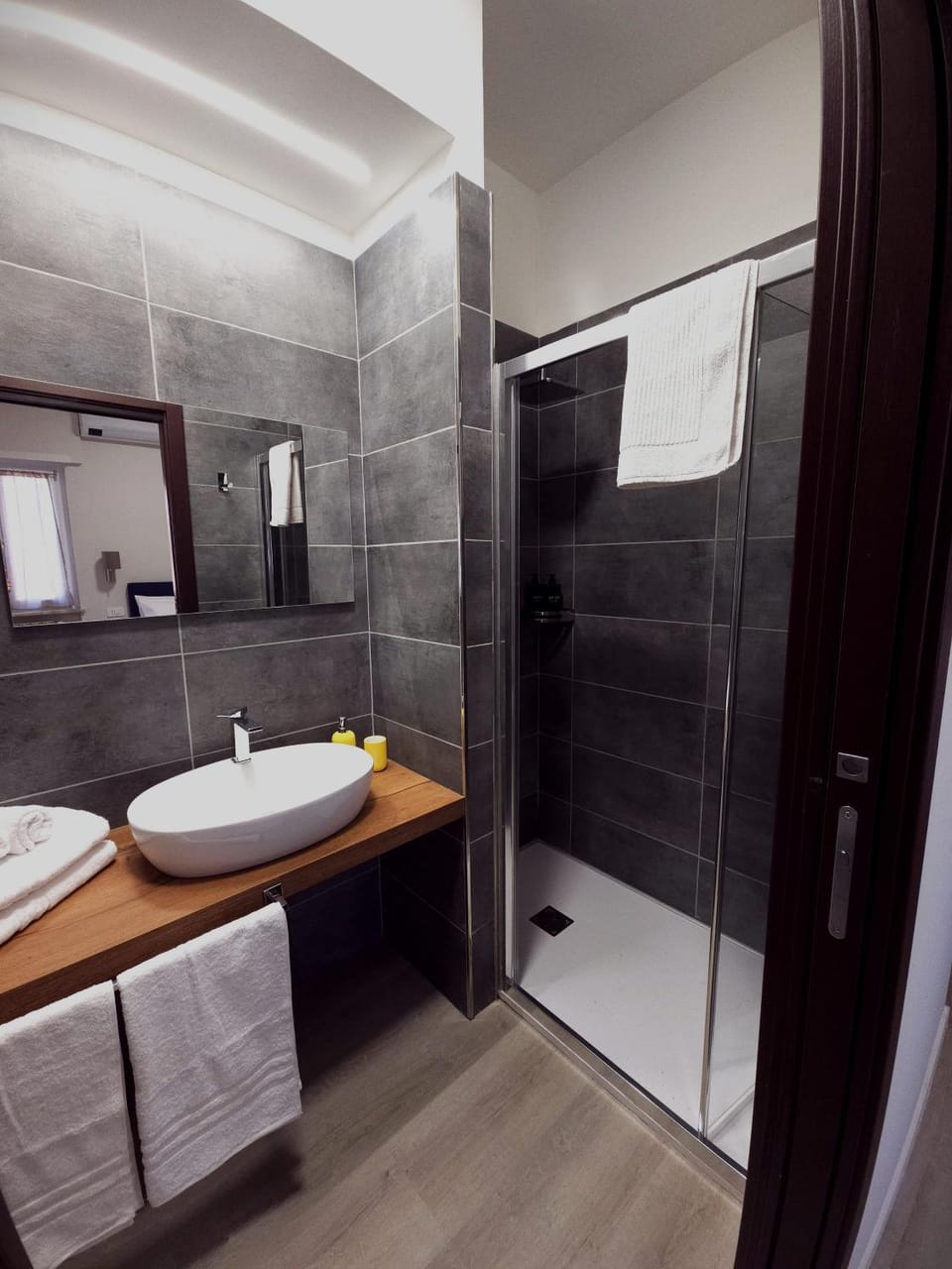 Shower, Bathroom, towels