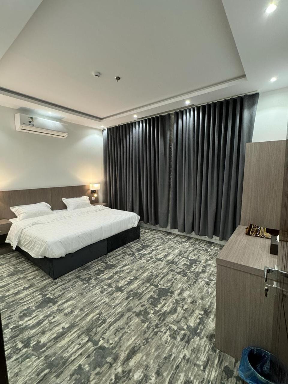 Bed, Bedroom, air conditioner