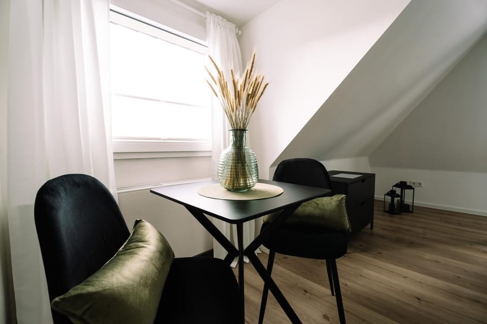 Seating area, Dining area